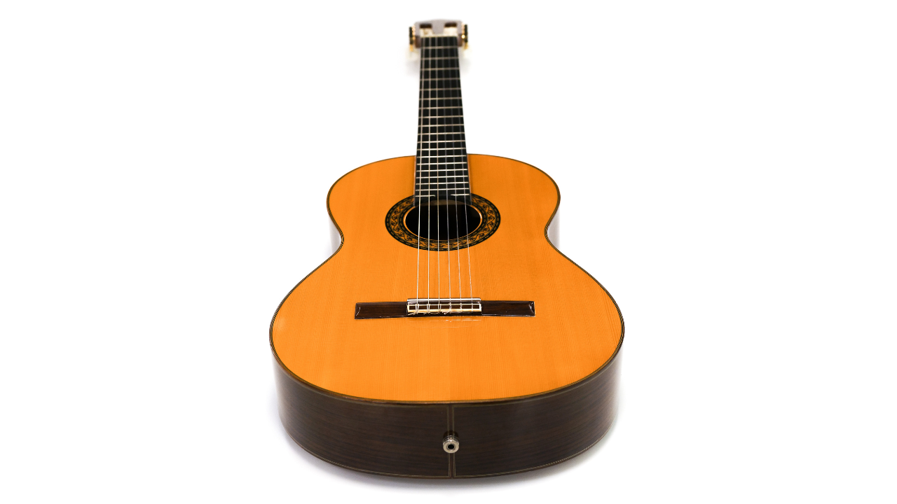 Vicente Sanchis Model 39: A Timeless Classical Guitar with Soul