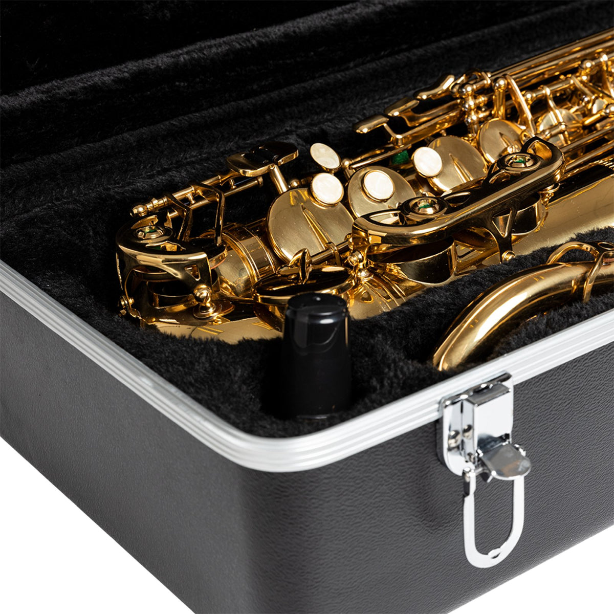 Stagg ABS-AS ABS case for alto saxophone: close-up of the black plush interior holding an alto saxophone and the chrome latch