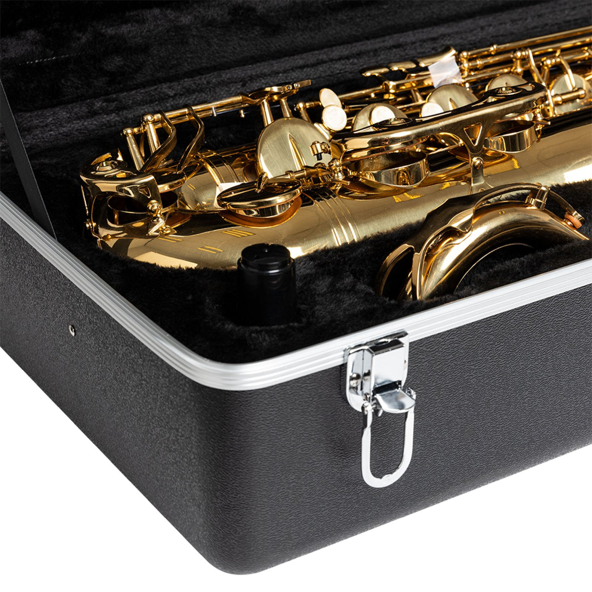 Stagg ABS-TS ABS case for tenor saxophone: close-up of the black plush interior holding a tenor saxophone and the chrome latch