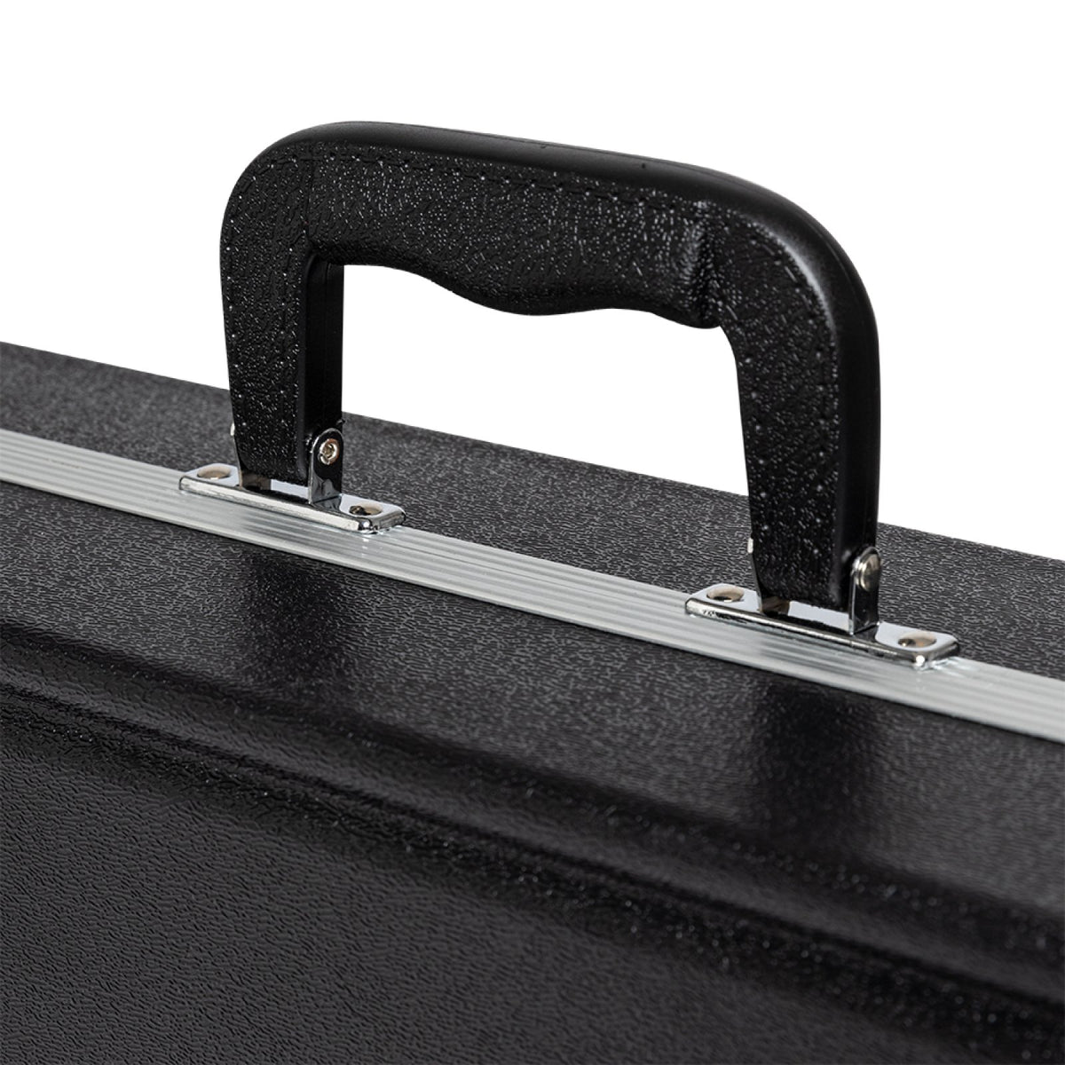 Stagg ABS-TB ABS case for trombone: close-up of the carry handle and aluminium edging