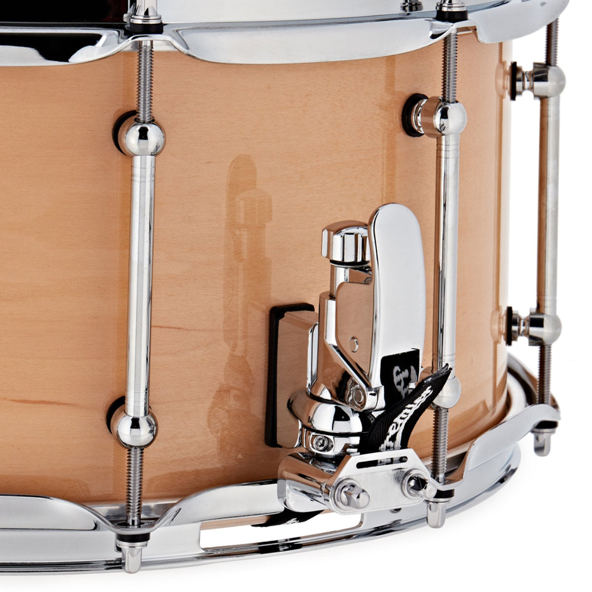 Close-up of the Dunnett snare strainer and throw-off on the Premier Beatmaker 13" x 7" maple snare drum