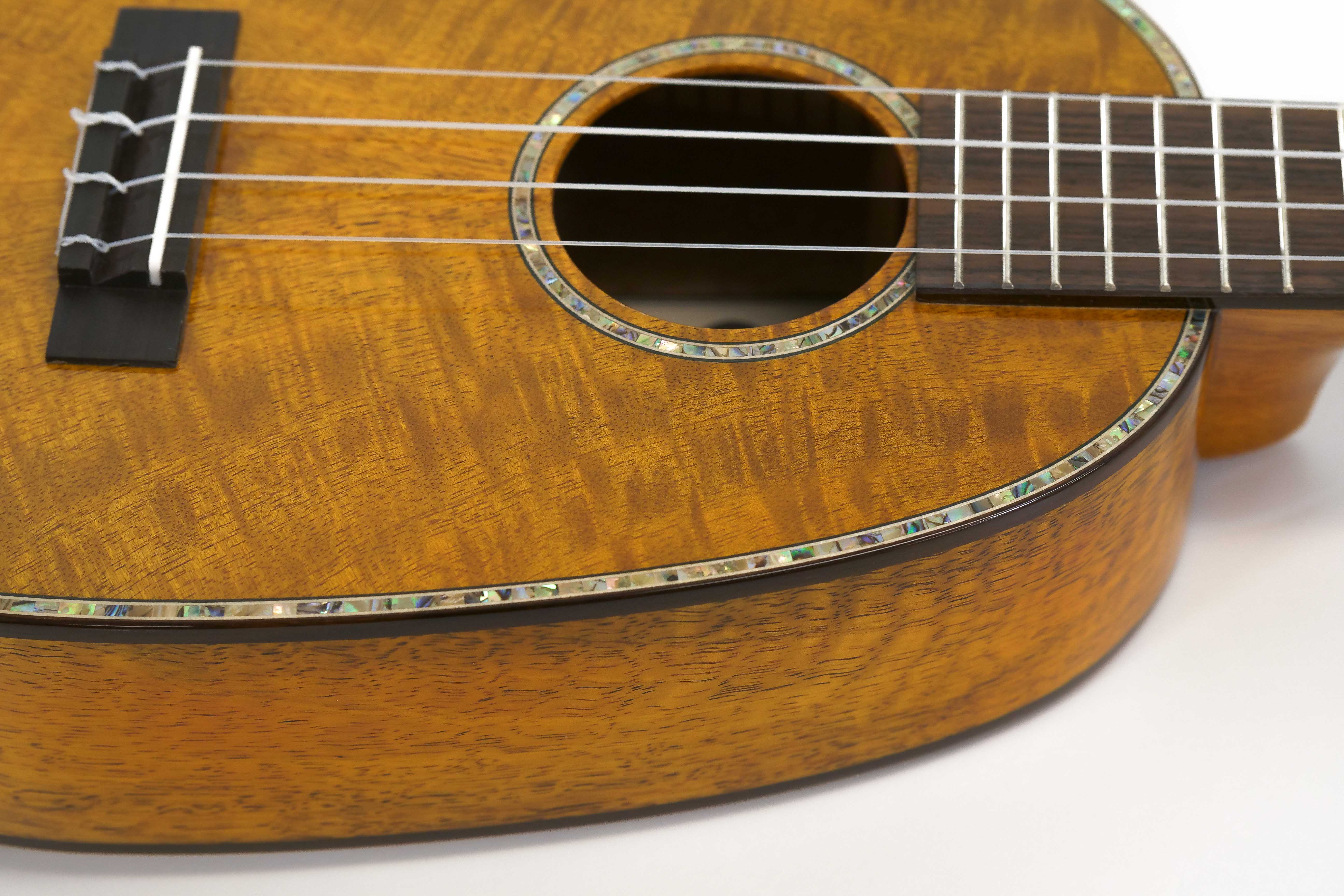 Ohana PKC-220G Pineapple Concert Ukulele