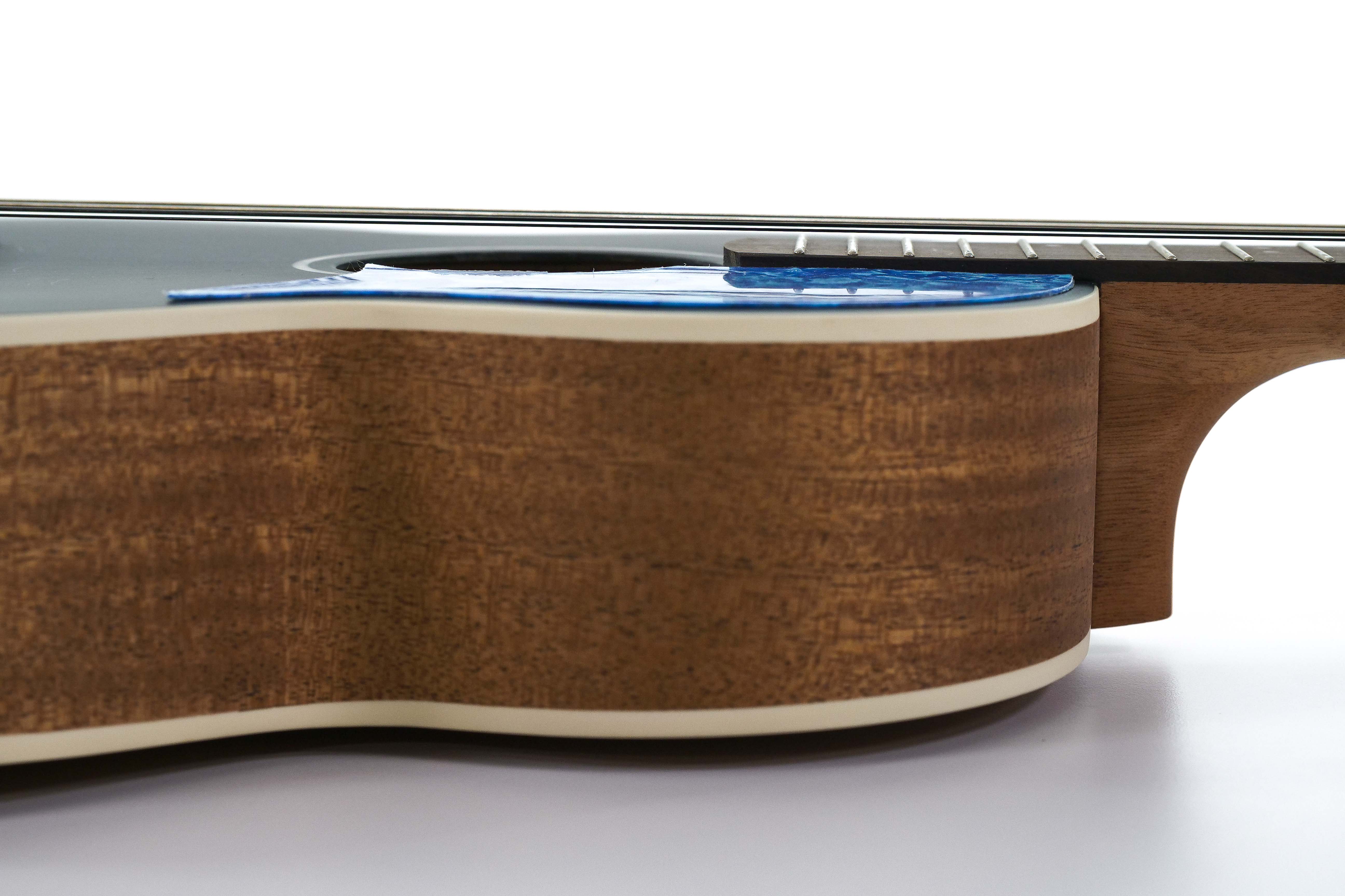 Flight IRIS BK Baritone Ukulele