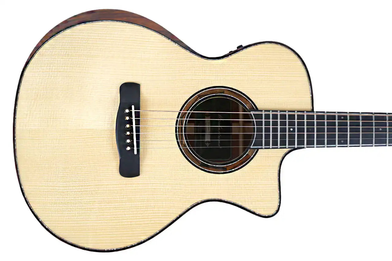 Mérida PROCNIAS-EQ Grand Symphony Acoustic-Electric Guitar