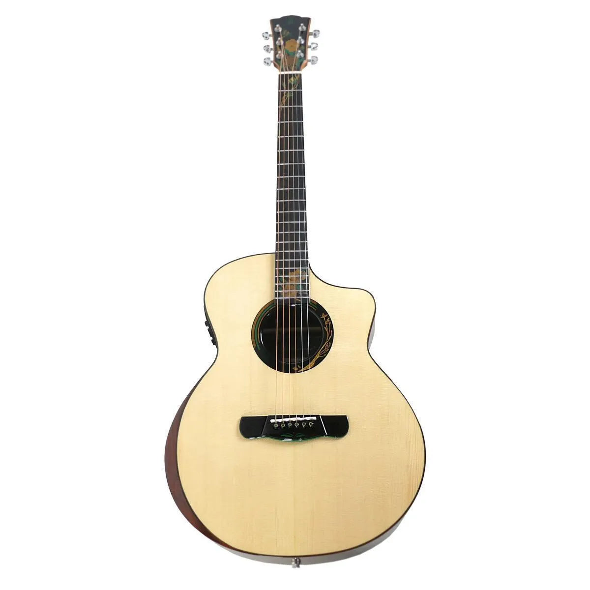 Mérida SUMMER-EQ Grand Concert acoustic-electric guitar with light spruce top, rosewood back, and cutaway body.