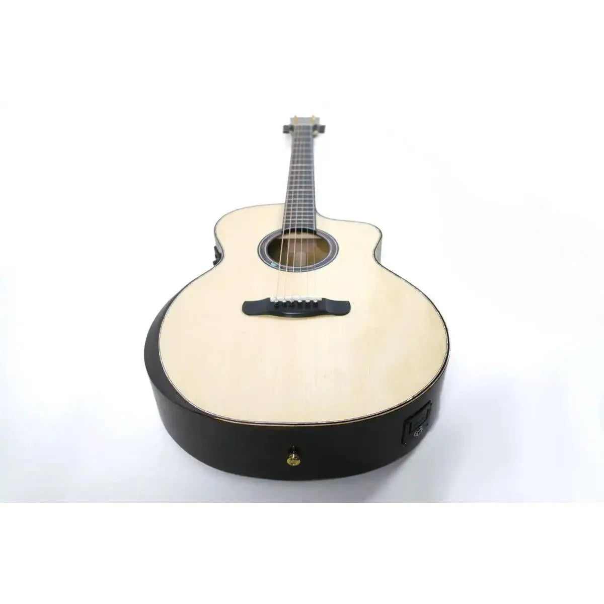 Mérida WAVE-EQ Grand Concert acoustic-electric guitar with light spruce top, dark back, and Venetian cutaway.