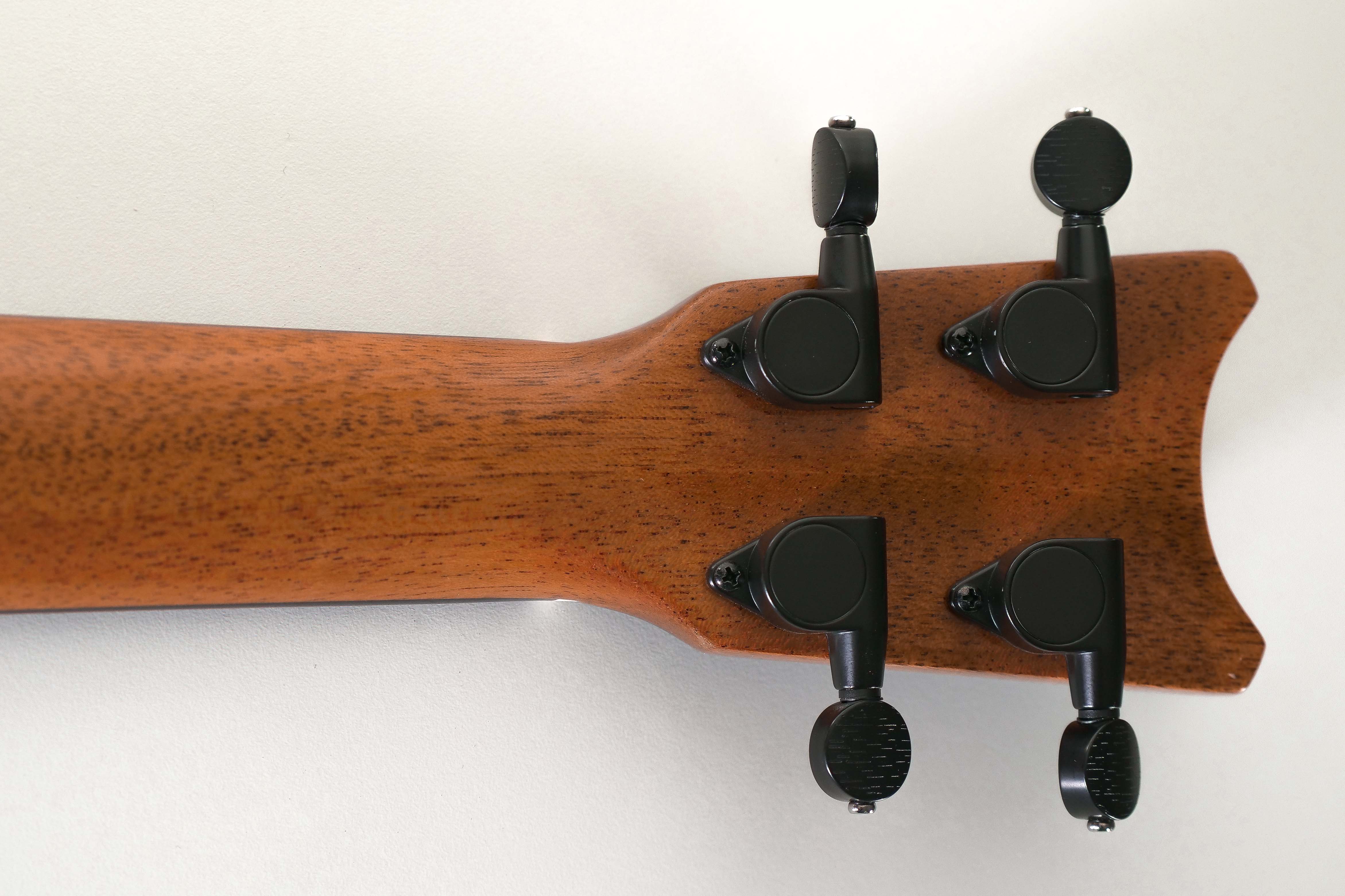 Romero Creations RC-C-MG Spalted Mango Concert Ukulele