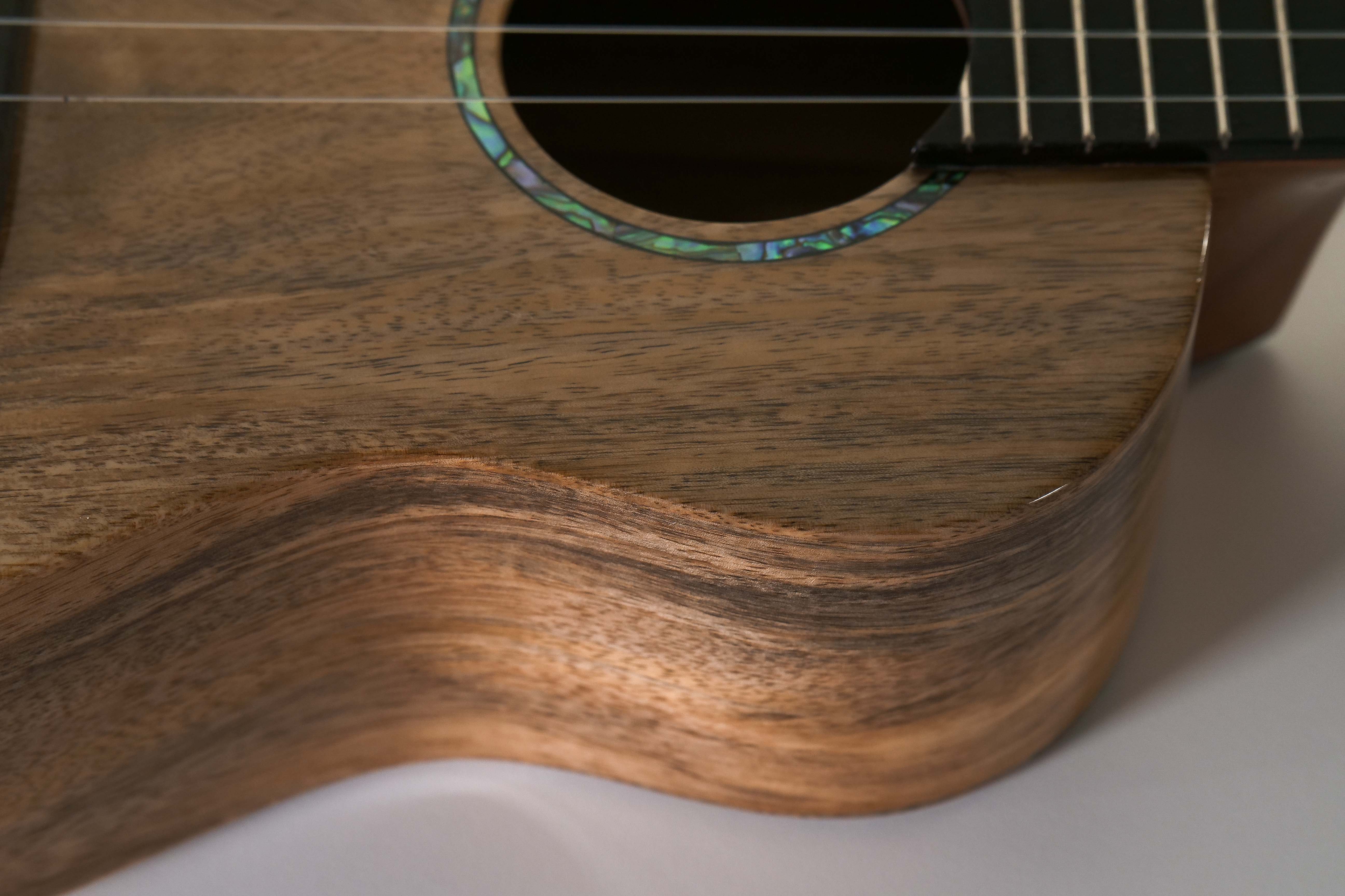 Romero Creations RC-C-MG Spalted Mango Concert Ukulele