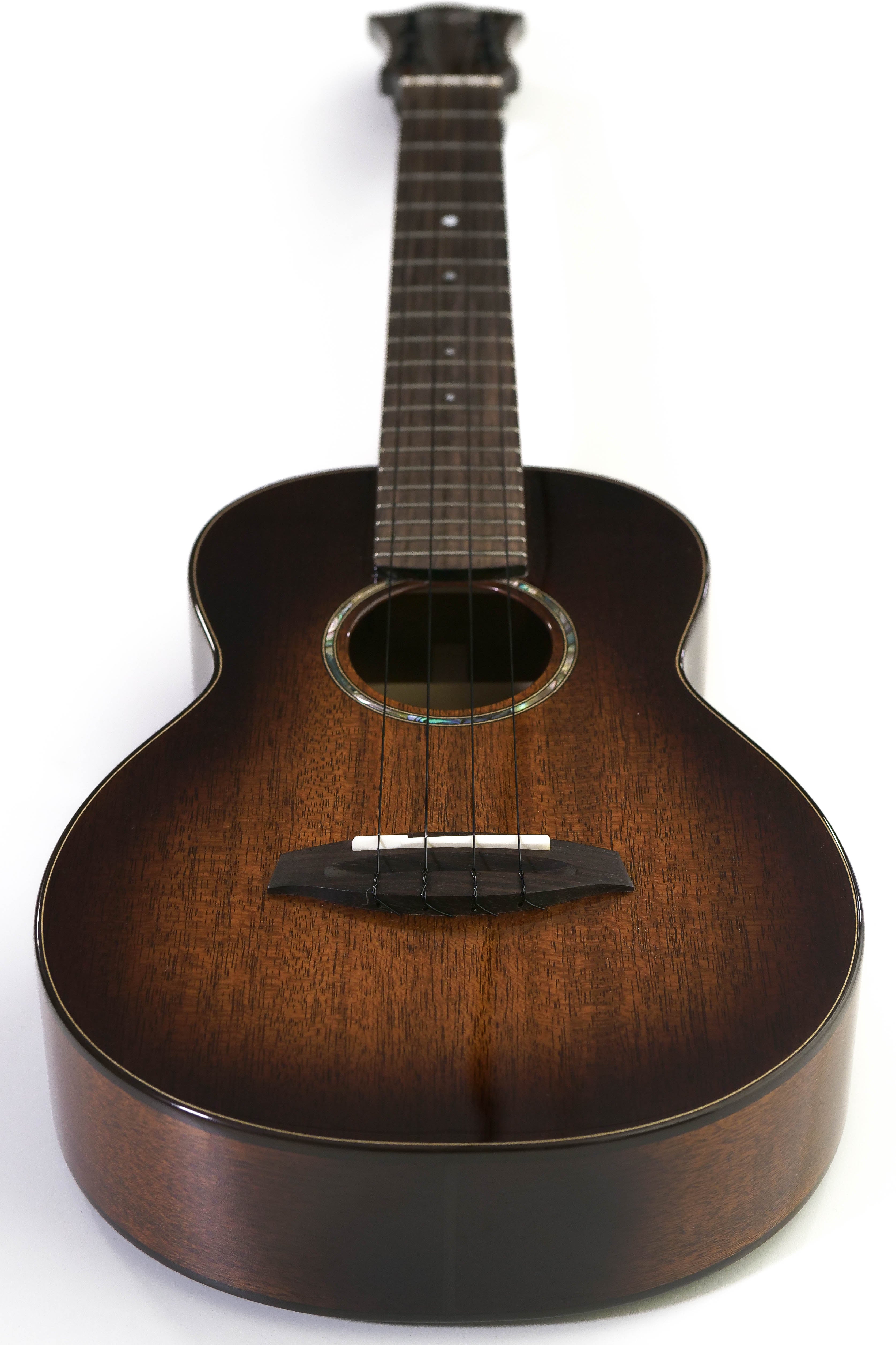 ANueNue RT1M-TS Singer Sunburst Tenor Ukulele