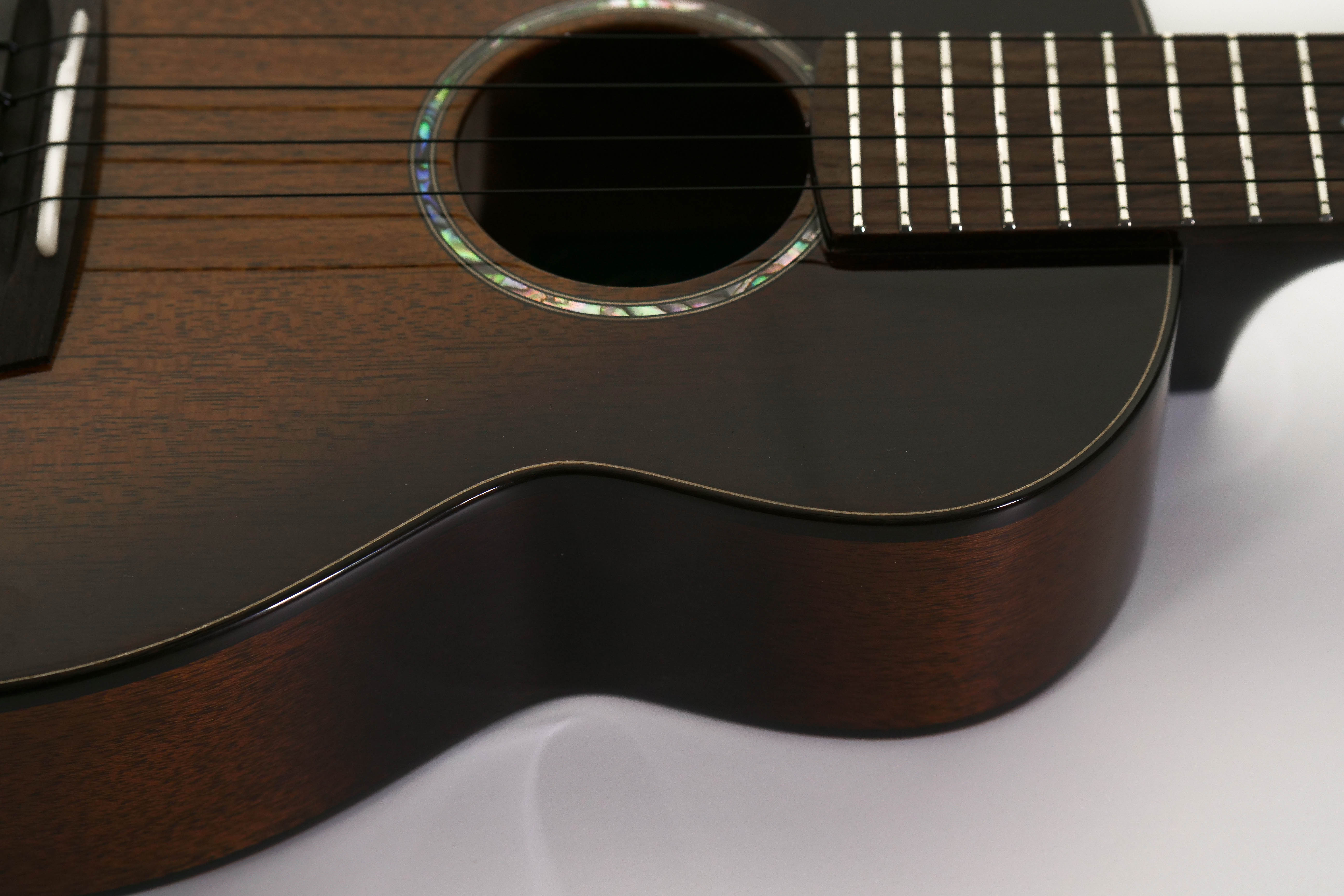 ANueNue RT1M-TS Singer Sunburst Tenor Ukulele