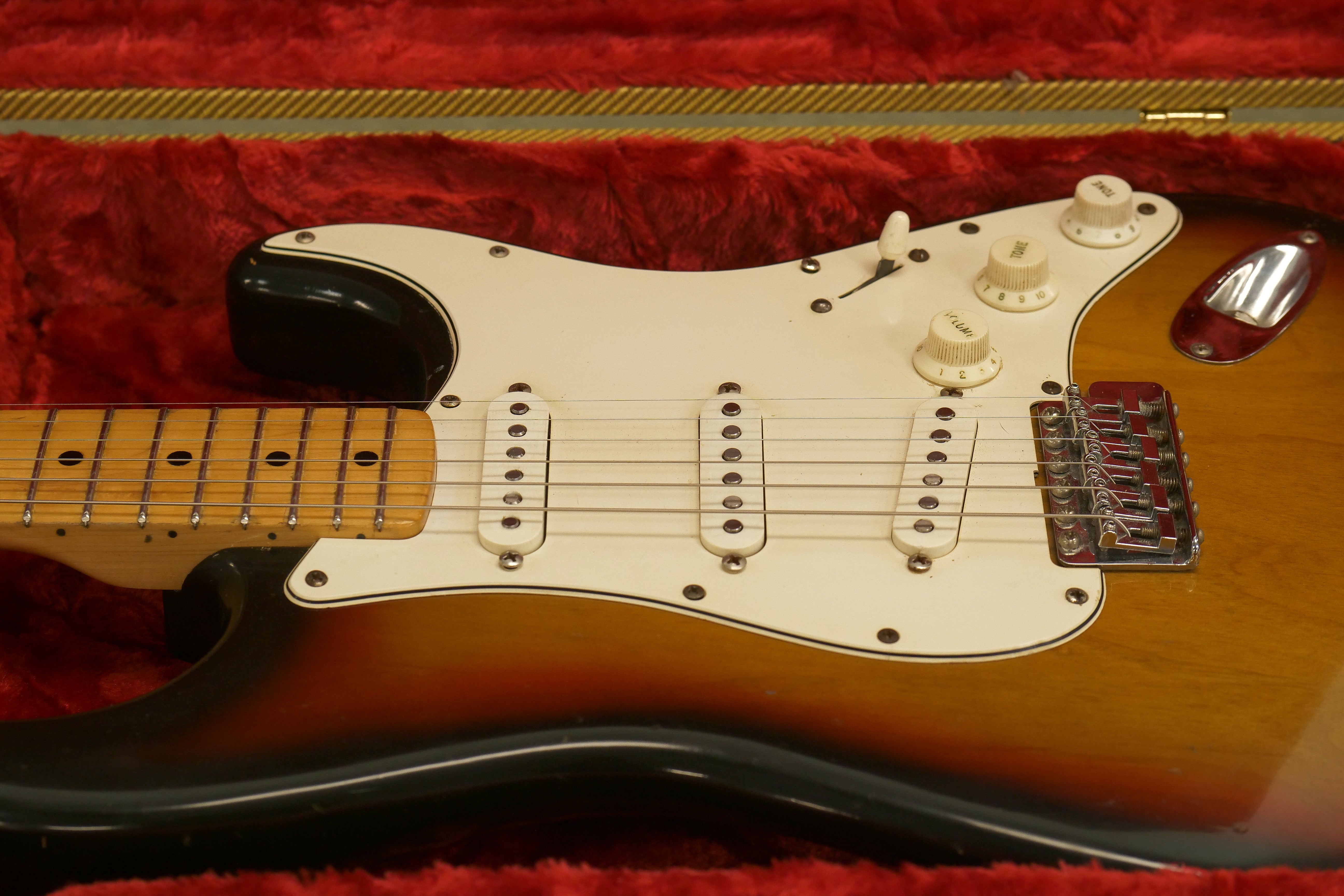 Fender 1974-1975 Stratocaster Sunburst Vintage Electric Guitar "SLOWHAND"