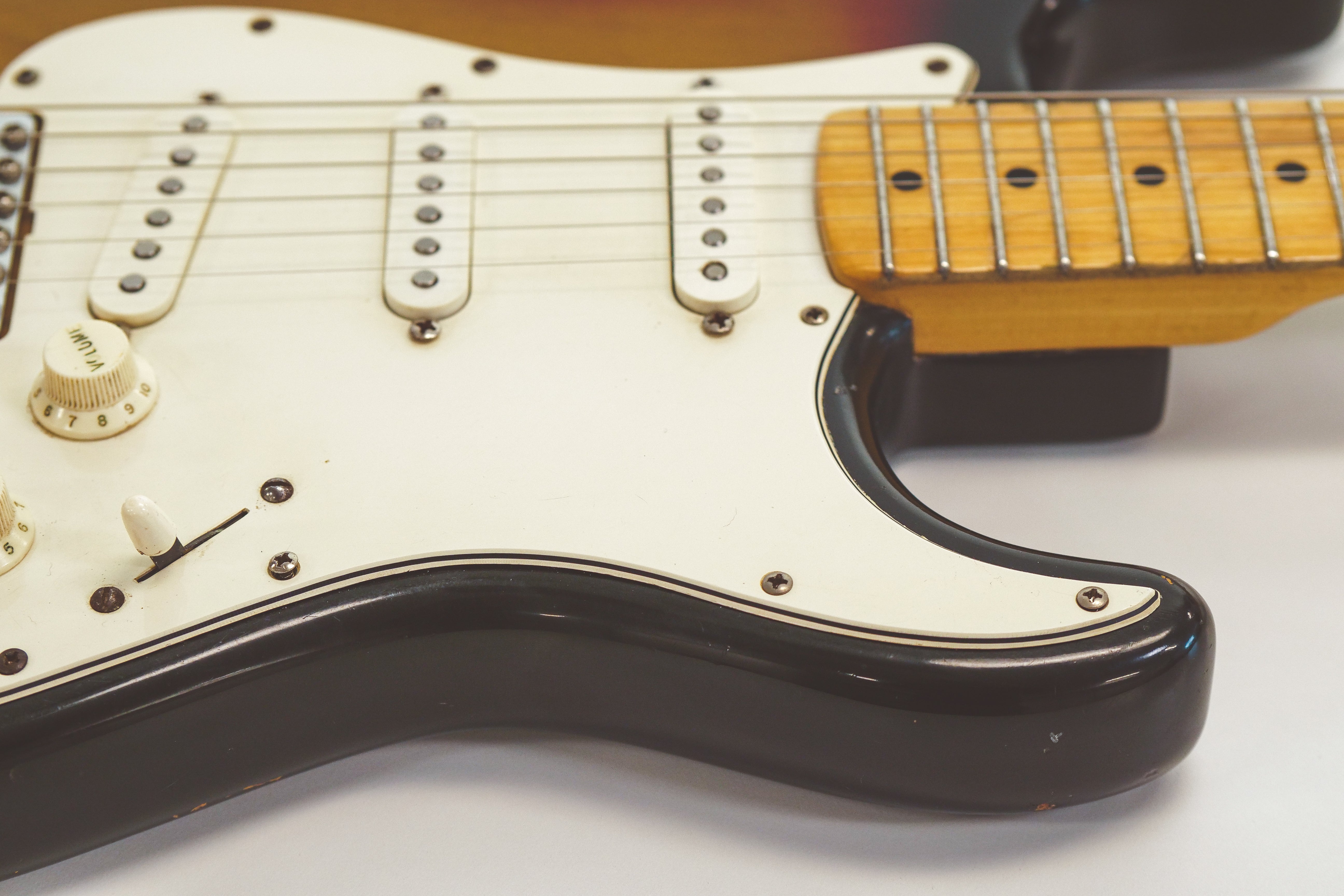 Fender 1974-1975 Stratocaster Sunburst Vintage Electric Guitar "SLOWHAND"