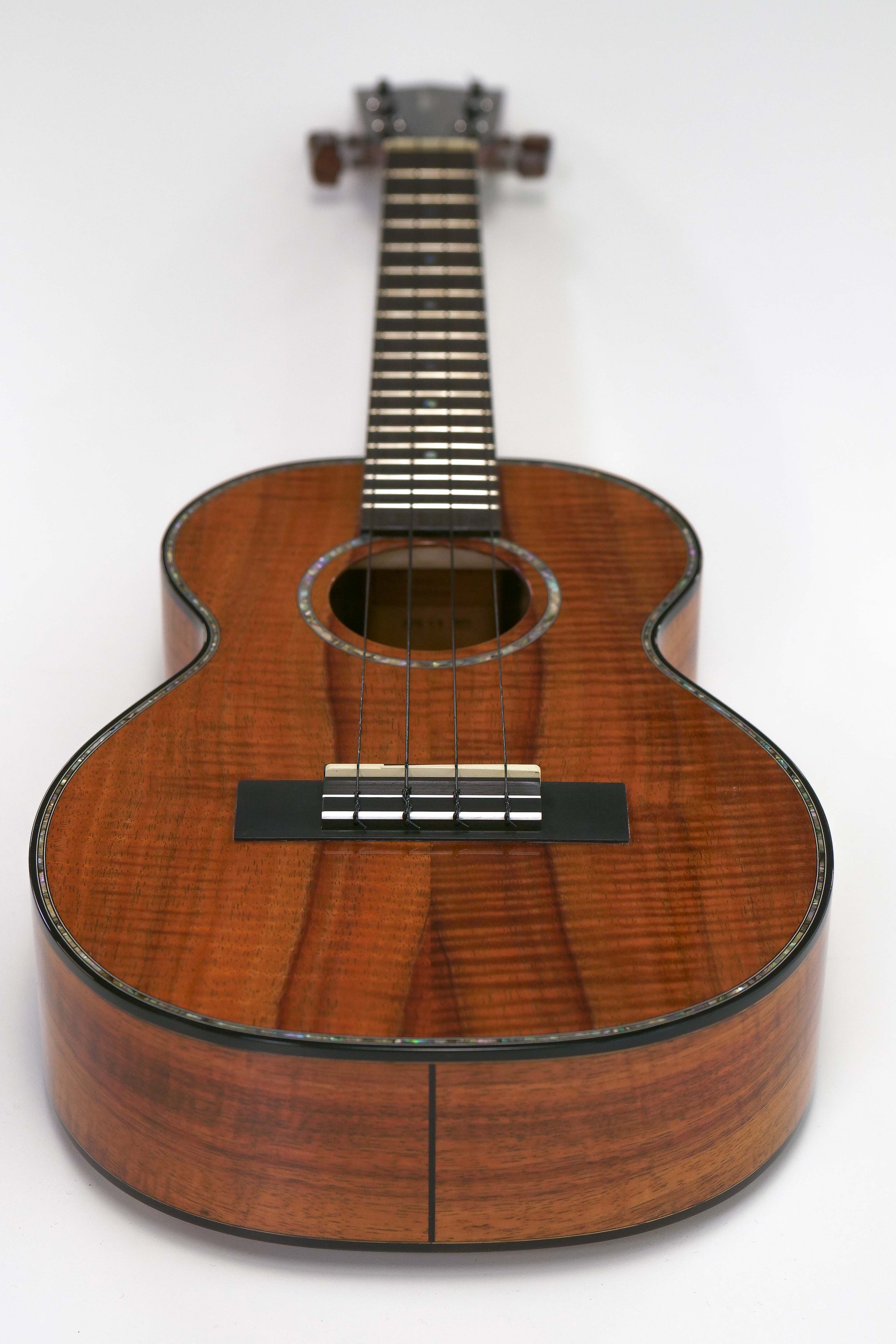 Kamaka HF-3-D2 Deluxe Tenor Ukulele