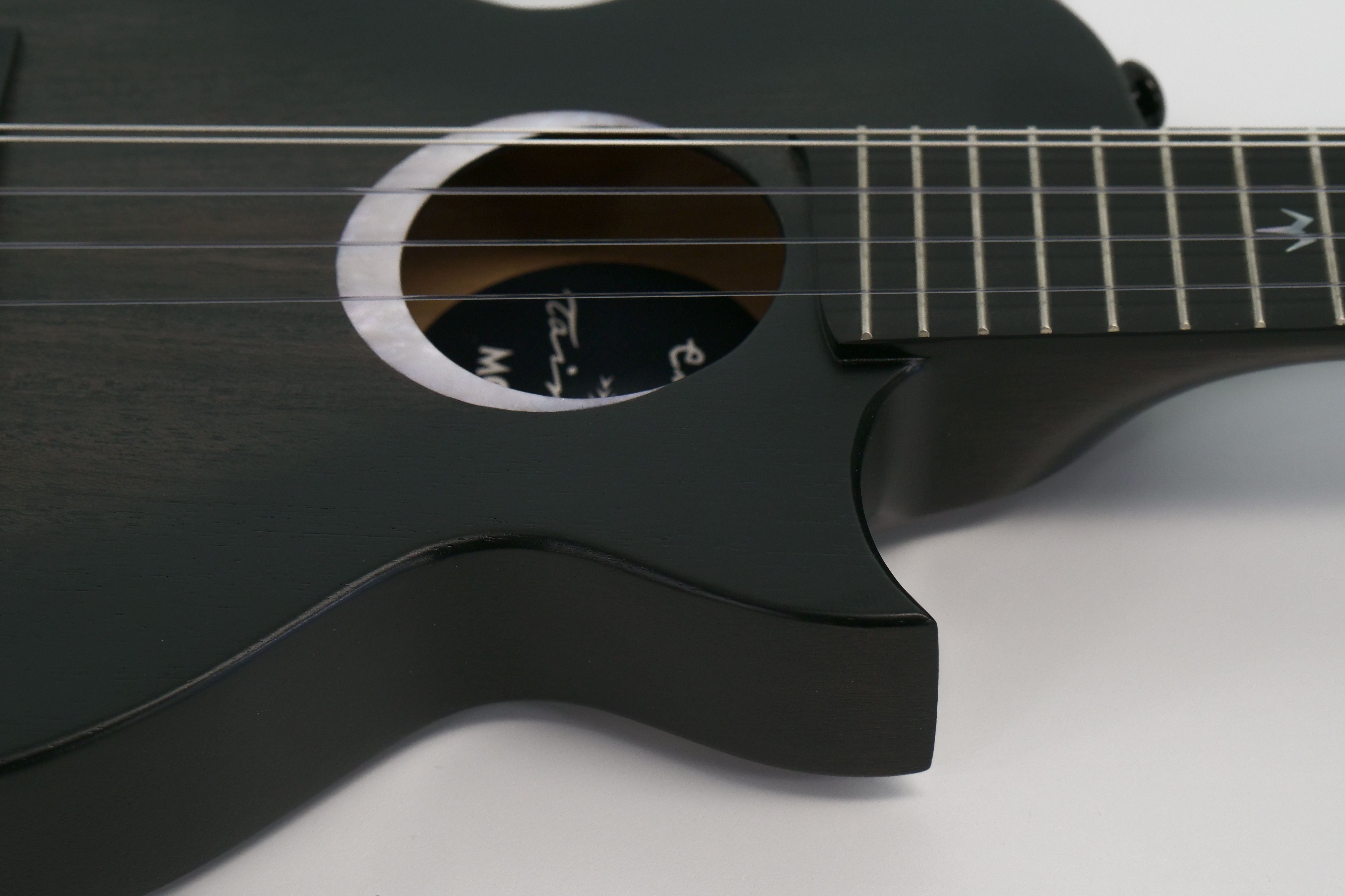 Enya EUT-MOON5-BK-EQ 5-String Tenor Ukulele