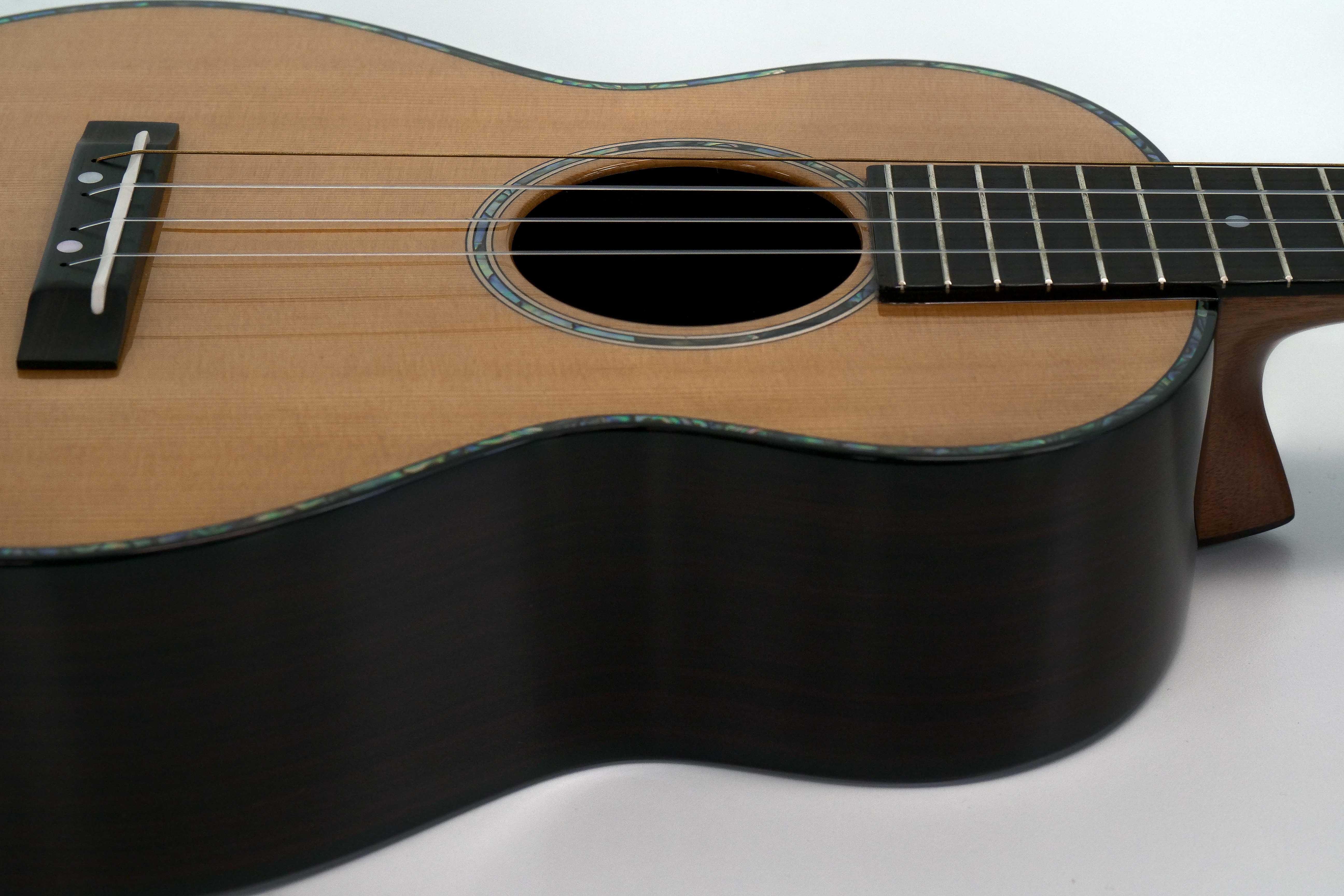 Romero Creations RC-R-CRW Tenor Ukulele