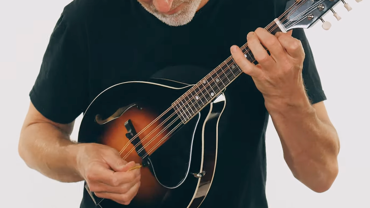 Kentucky KM-140 Mandolin Review: A Timeless A-Style Favorite