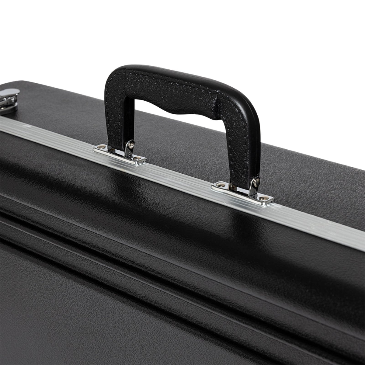 Stagg ABS-AS ABS case for alto saxophone: close-up of the carry handle and aluminium edging