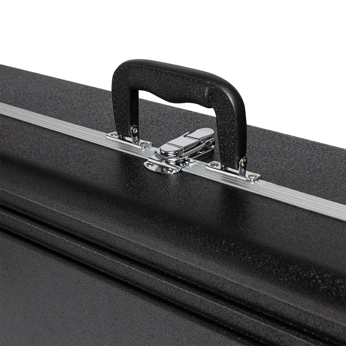 Stagg ABS-TS ABS case for tenor saxophone: close-up of the carry handle, latch and aluminium edging