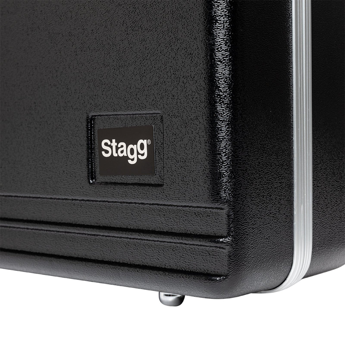 Stagg ABS-TP ABS case for trumpet: close-up of the Stagg logo patch and corner foot