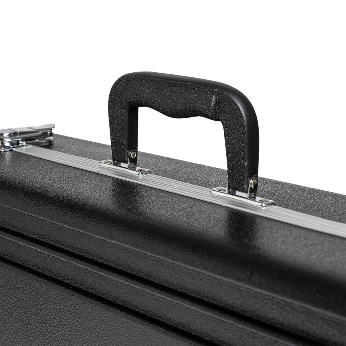 Stagg ABS-TP ABS case for trumpet: close-up of the carry handle and aluminium edging