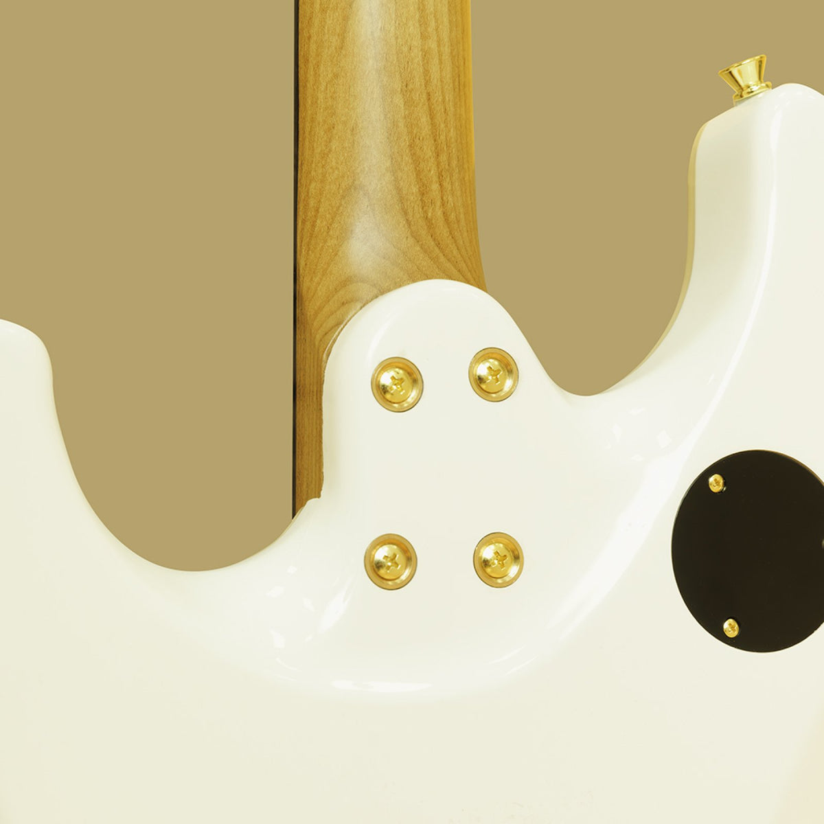 Neck joint and gold bolts on the back of the white Stagg 30th Anniversary Legacy guitar