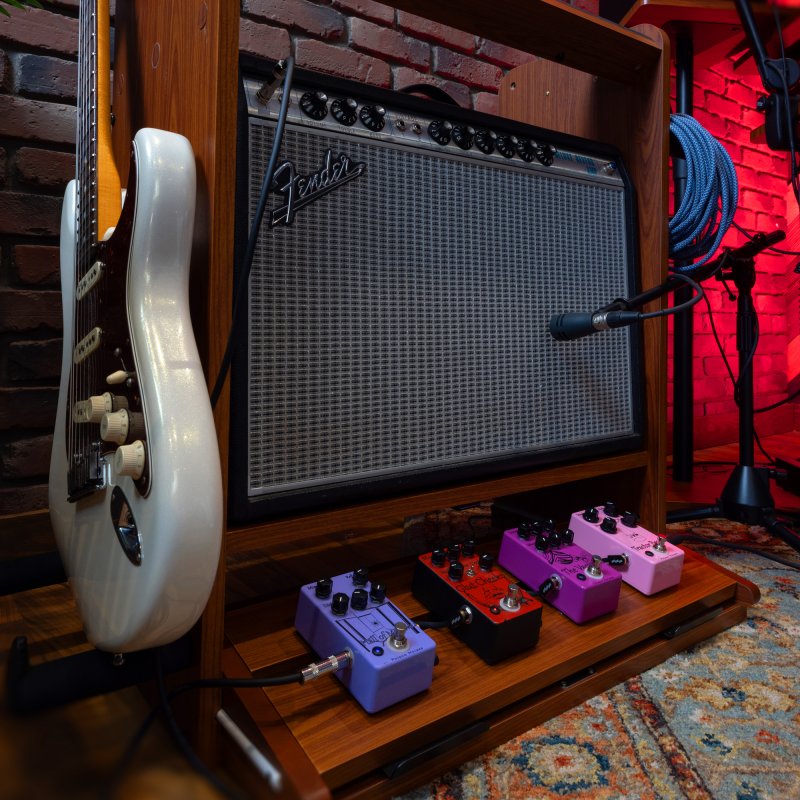 On-Stage GWS5000RB in a home studio with a guitar, combo amp and pedals