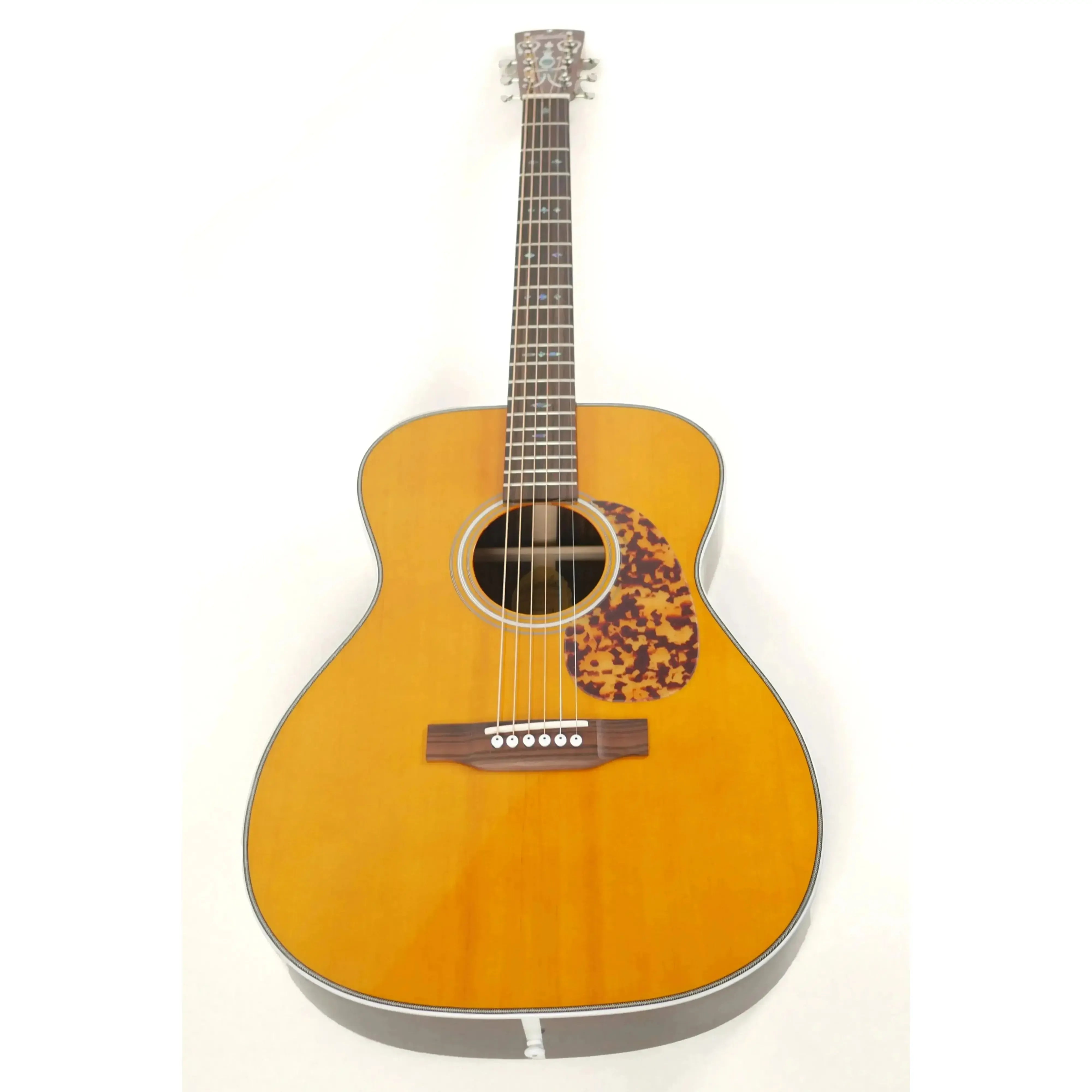Blueridge BR-163 Historic Series 000 acoustic guitar with high-gloss aging toner finish and tortoise pickguard.
