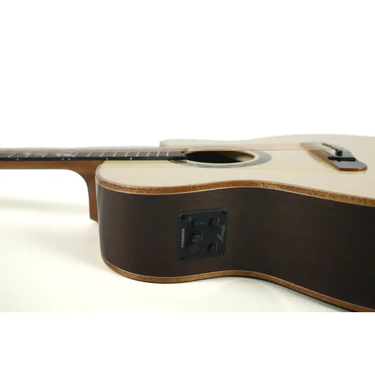 Mérida A18GAC1-EQ acoustic-electric guitar with natural spruce top, dark rosewood sides, and Fishman electronics.