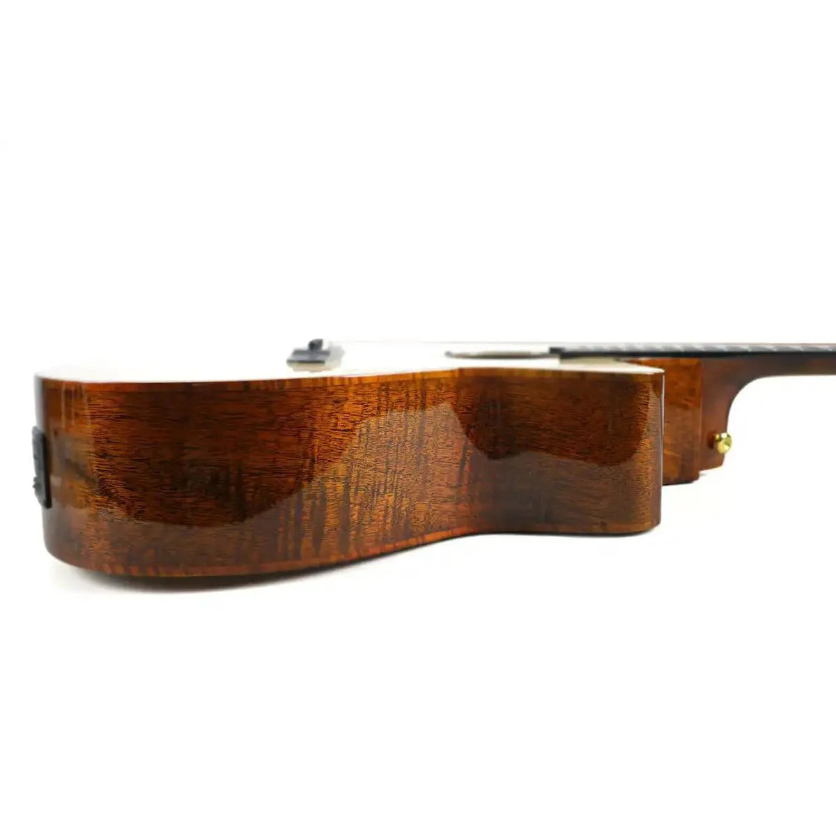 Mérida BLACKHOLE-EQ Grand Auditorium acoustic-electric guitar with high-gloss flamed mahogany back and sides.