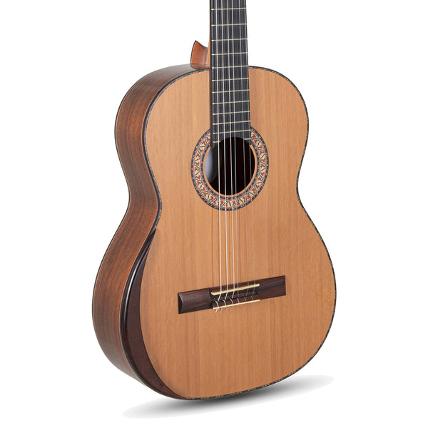 Body front of the Manuel Rodriguez Magistral E-C classical guitar: solid cedar top, rosette, tie bridge and some fretboard