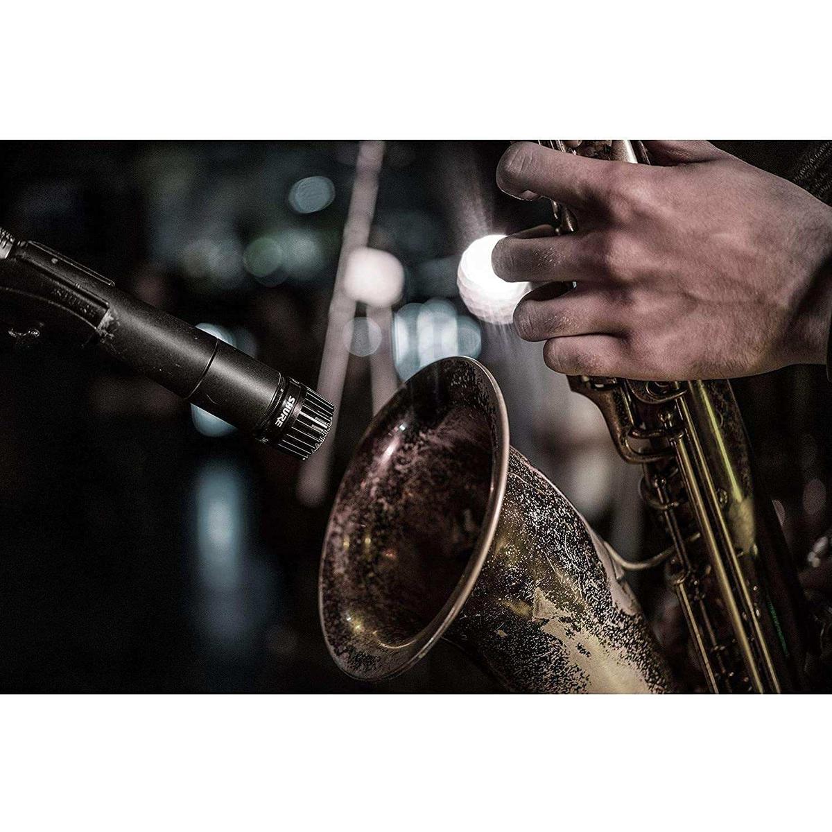 Shure SM57 miking a saxophone