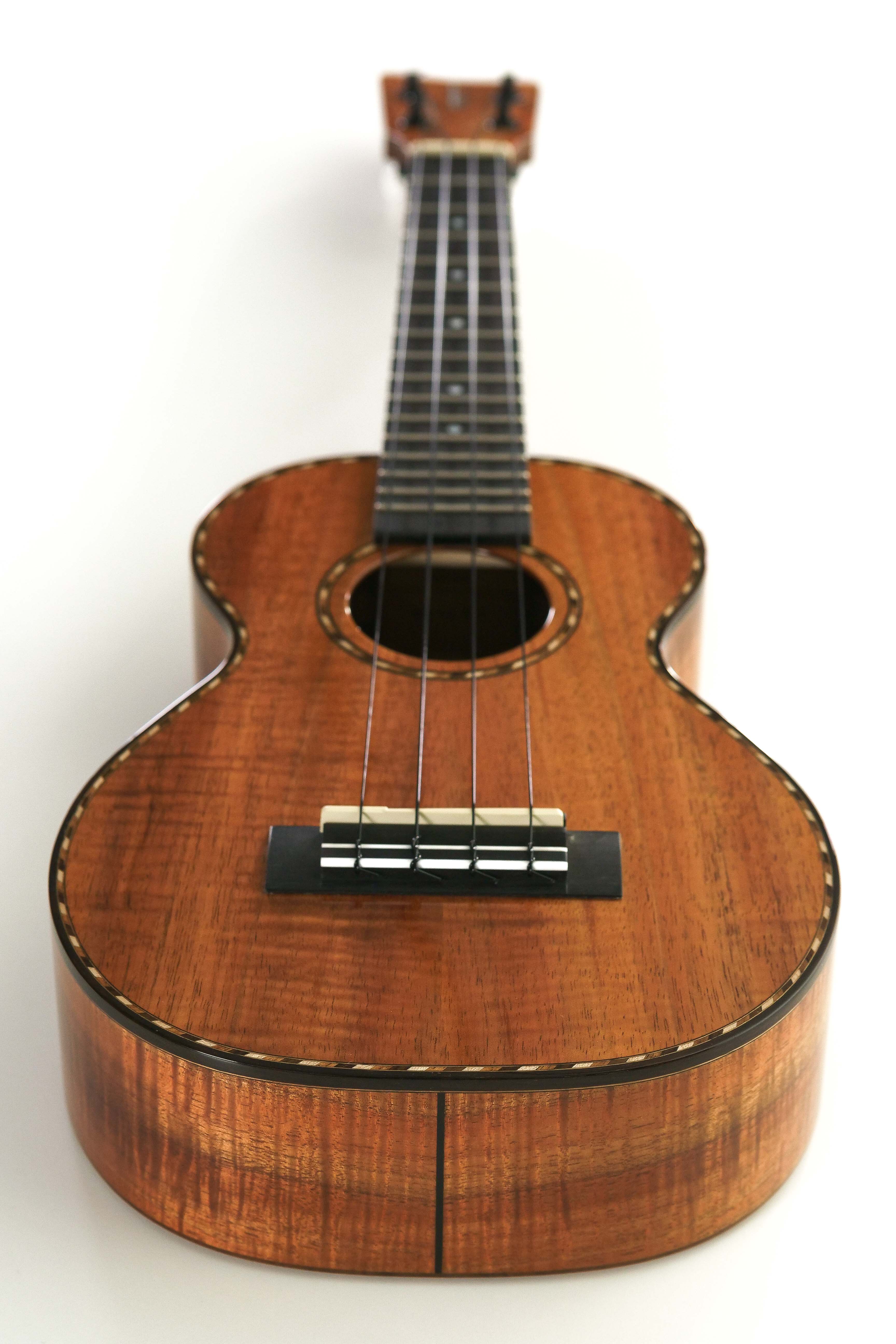 Kamaka HF-2D Deluxe Curly Hawaiian Koa Concert Ukulele